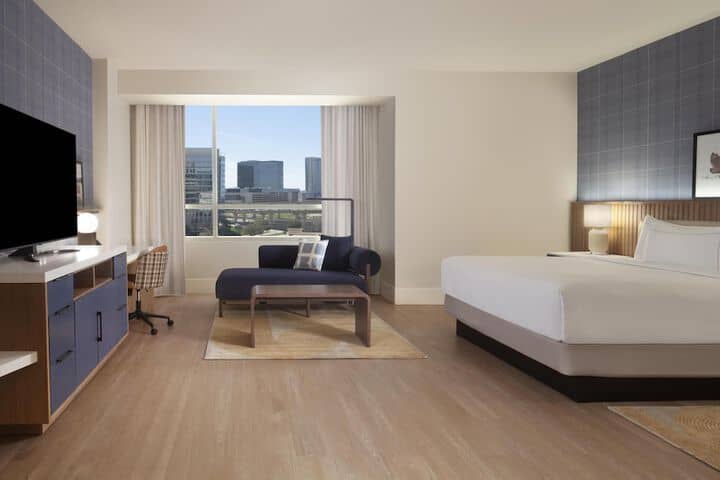Room 42 of 111